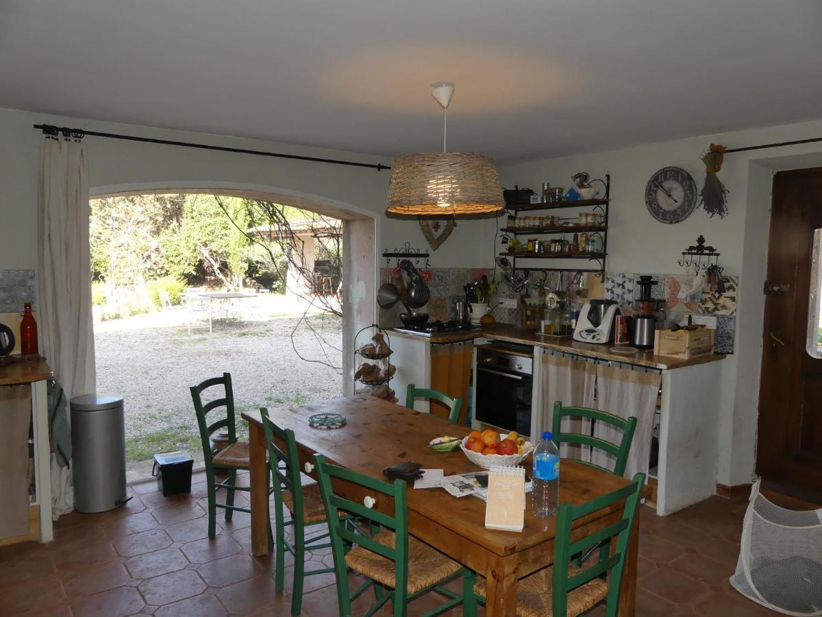 Le Charme D'Une Vieille Bastide Provencale Sollies Pont Exterior photo