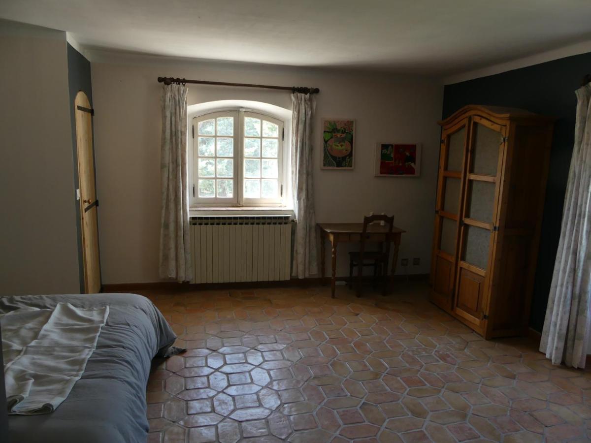 Le Charme D'Une Vieille Bastide Provencale Sollies Pont Room photo